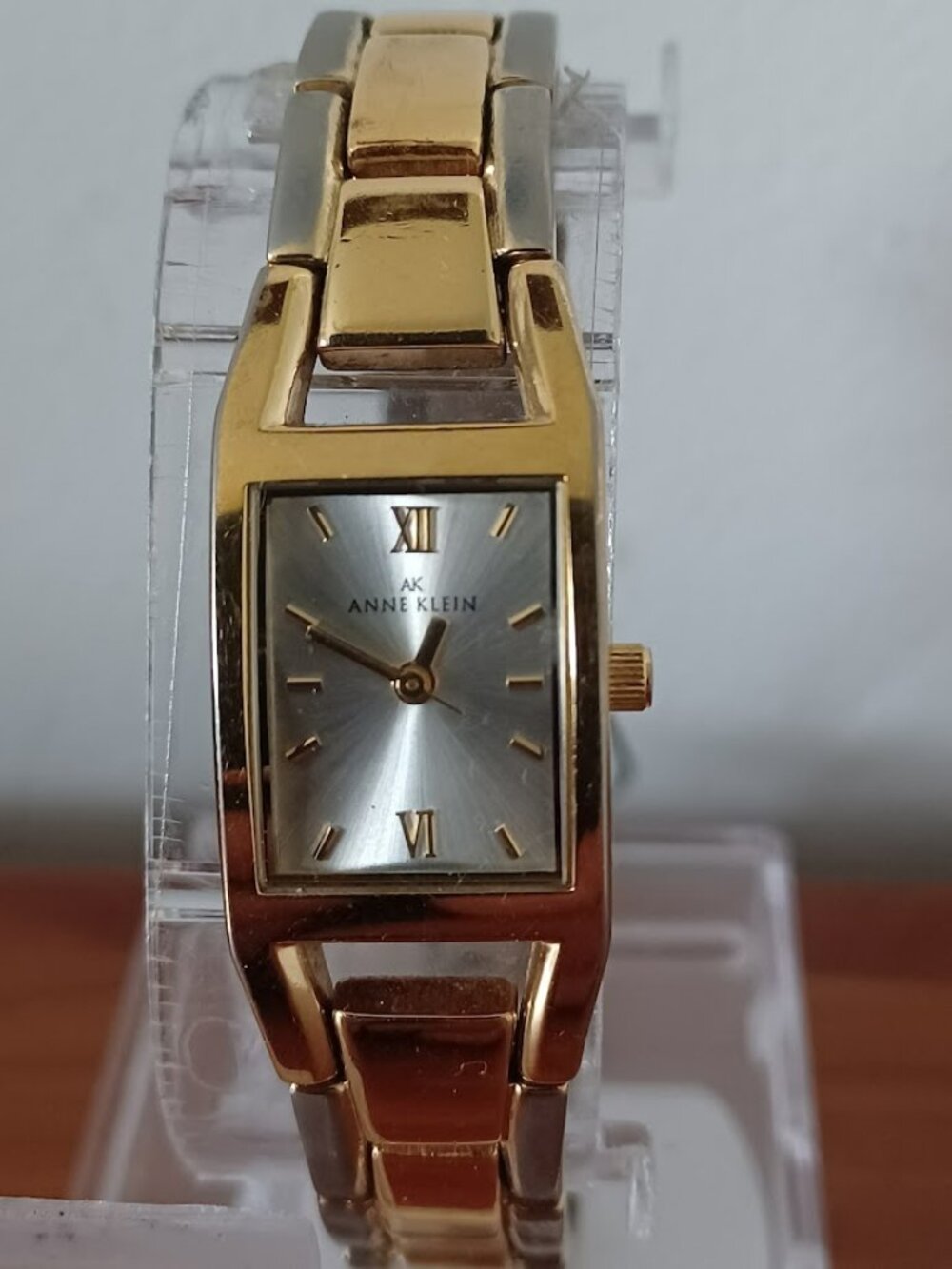 Vintage Ladies ANNE KLEIN 10-6418 Gold Tone Quartz Watch - WORKS!